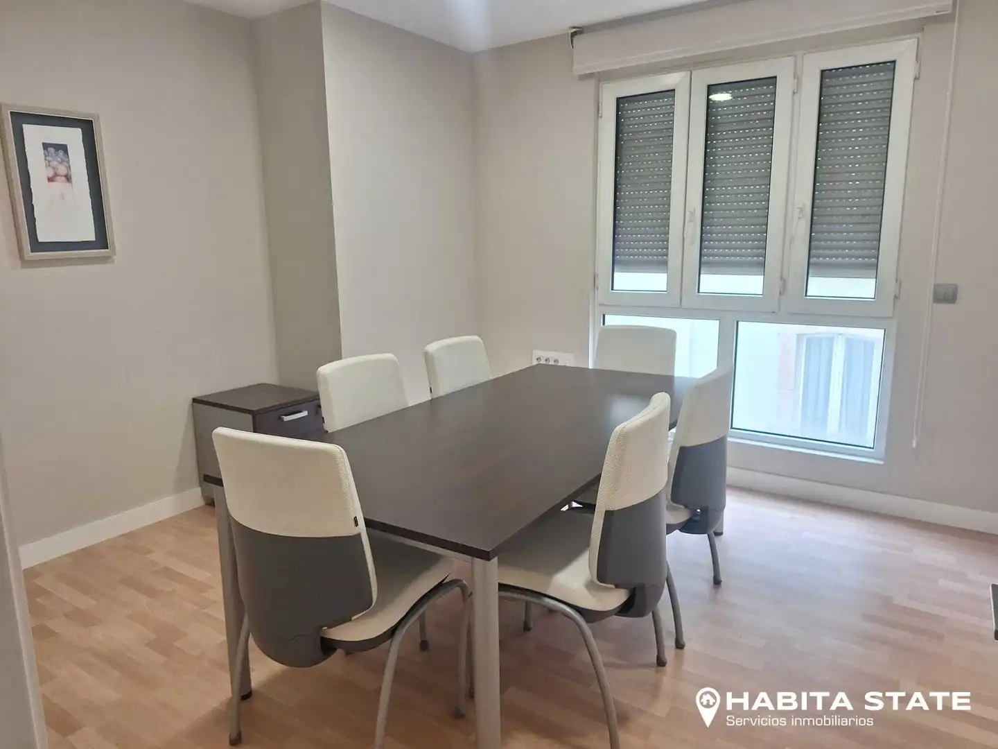Büro zur Miete in Almería mit Klimaanlage, Heizung und Möbliert