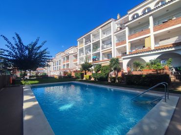 Appartement compact avec piscine à vendre à Fenals