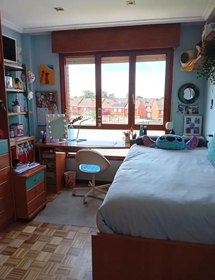 Habitación de Piso en venta en Gijón  con Calefacción, Parquet y Terraza