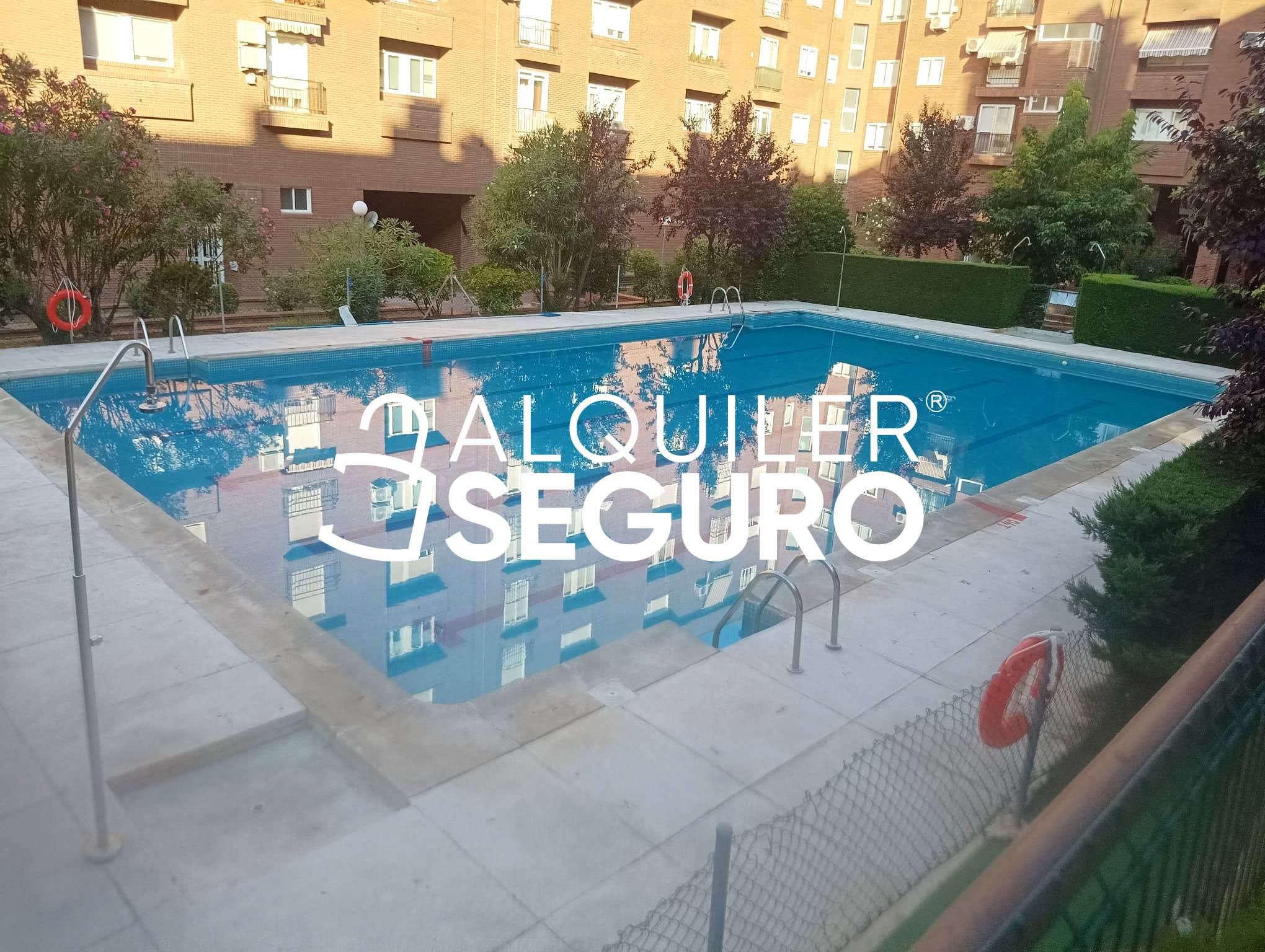 Swimming pool of Flat to rent in Alcorcón  with Air Conditioner, Heating and Storage room