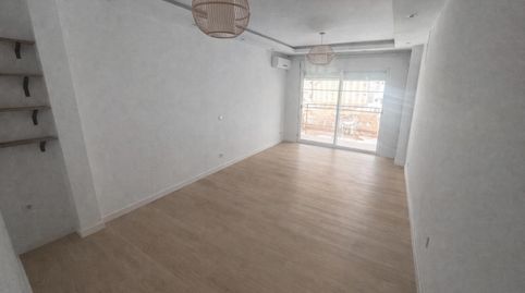 Elegante Apartamento de tres dormitorios con terraza privada y piscina comunitaria, imatge 2