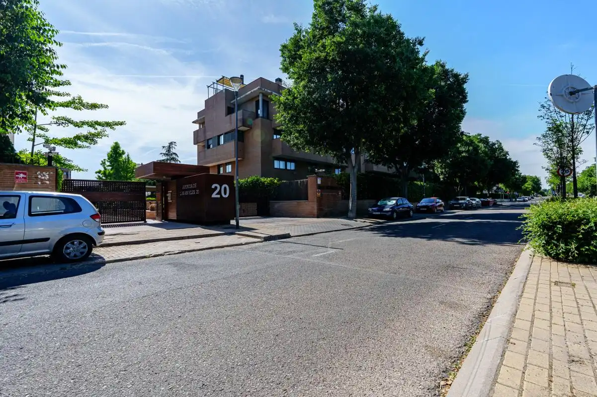 Vista exterior de Ático en venta en Pozuelo de Alarcón con Aire acondicionado, Calefacción y Jardín privado