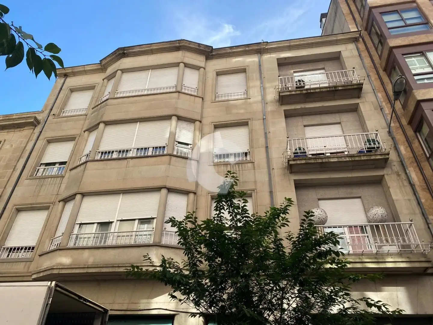Vista exterior de Pis de lloguer en Chantada amb Calefacció, Moblat i Forn