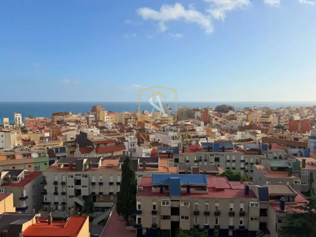 Vista exterior de Pis en venda en Badalona amb Aire condicionat, Calefacció i Balcó