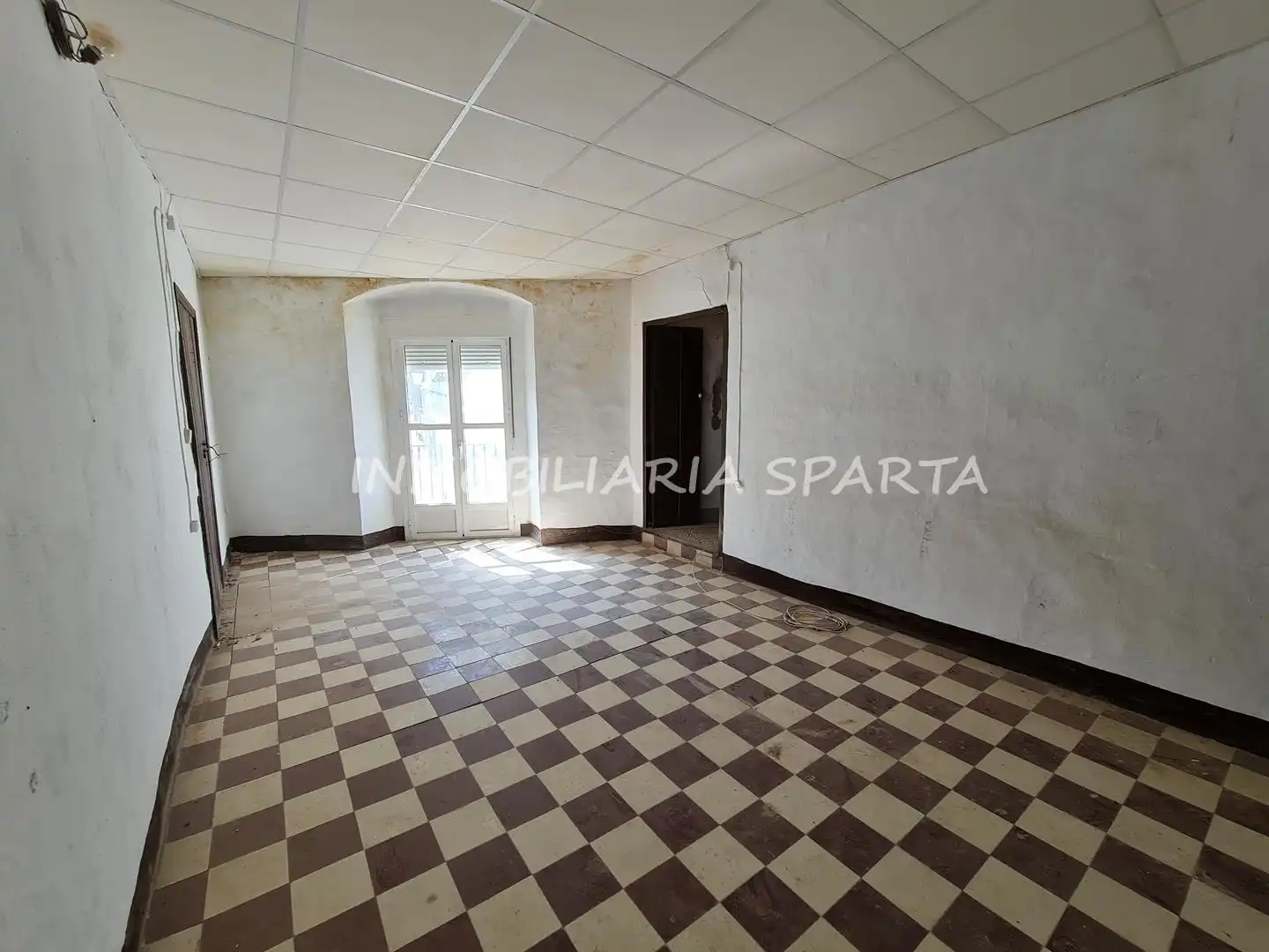 Casa adosada en venda en Sanlúcar la Mayor amb Jardí privat i Balcó