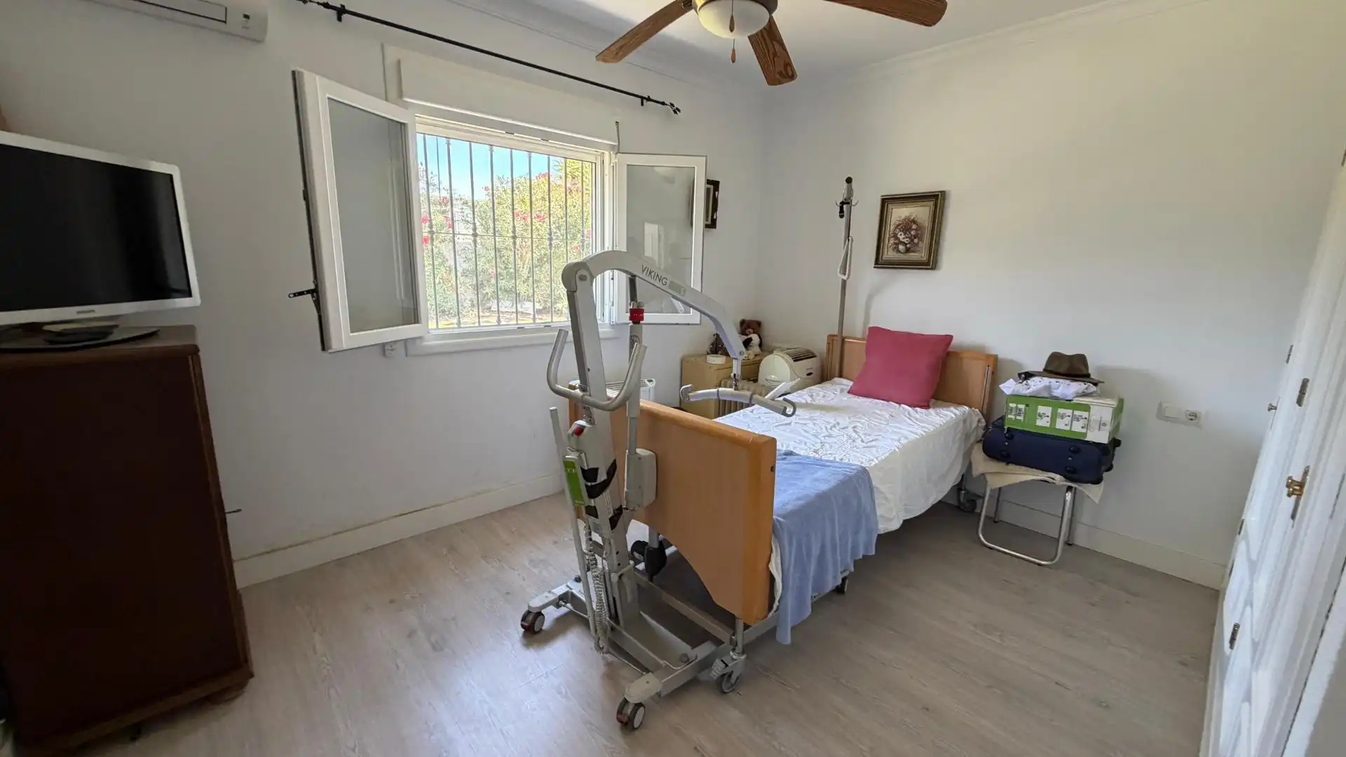Dormitori de Casa o xalet en venda en Chiclana de la Frontera amb Aire condicionat, Calefacció i Jardí privat