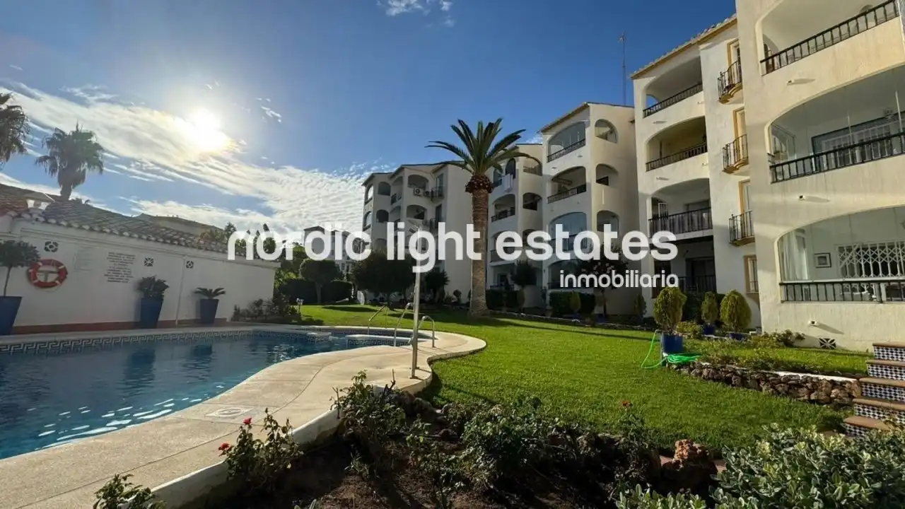 Piso con piscina en venta en La Carihuela - Los Nidos, imagen 3