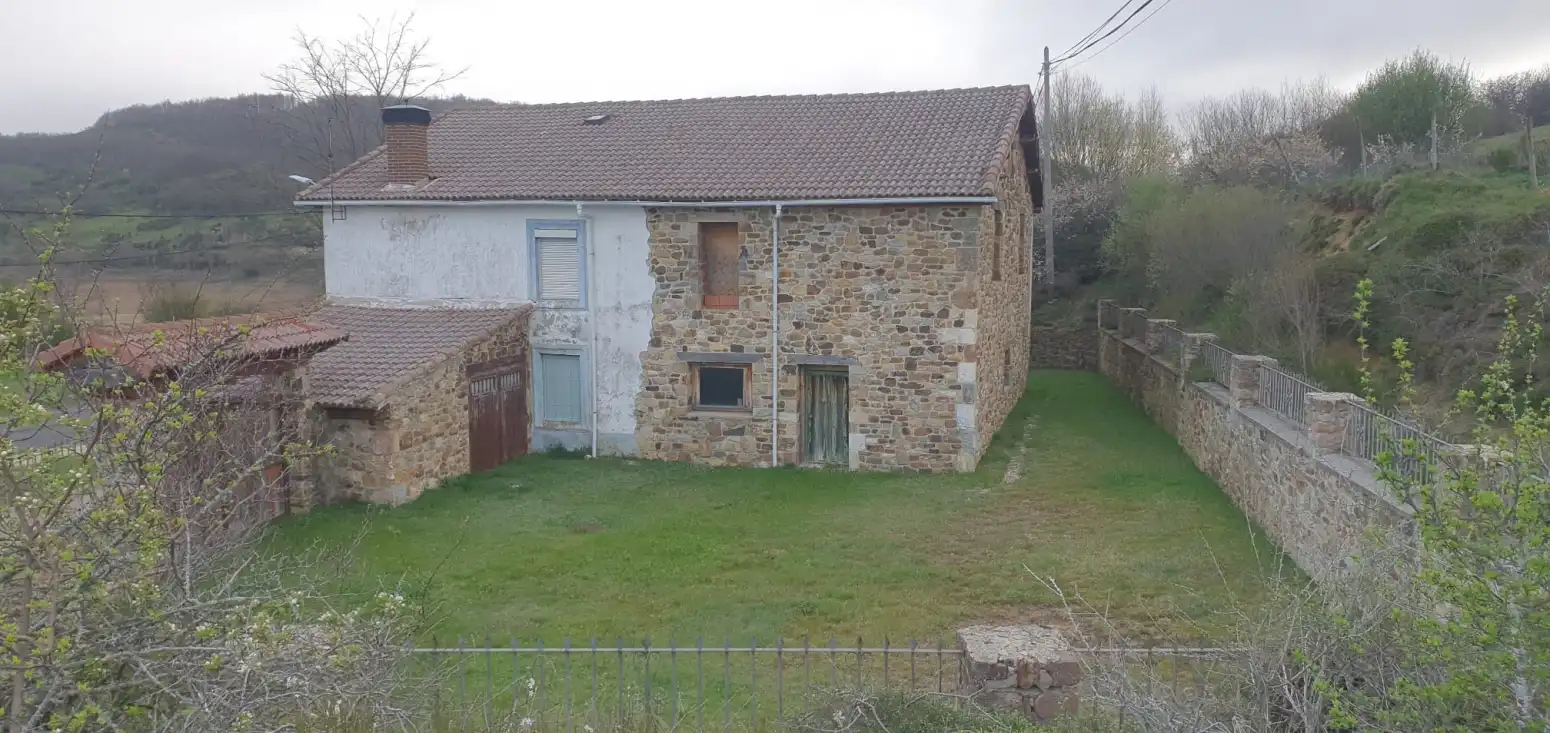 Vista exterior de Casa o chalet en venta en Cervera de Pisuerga
