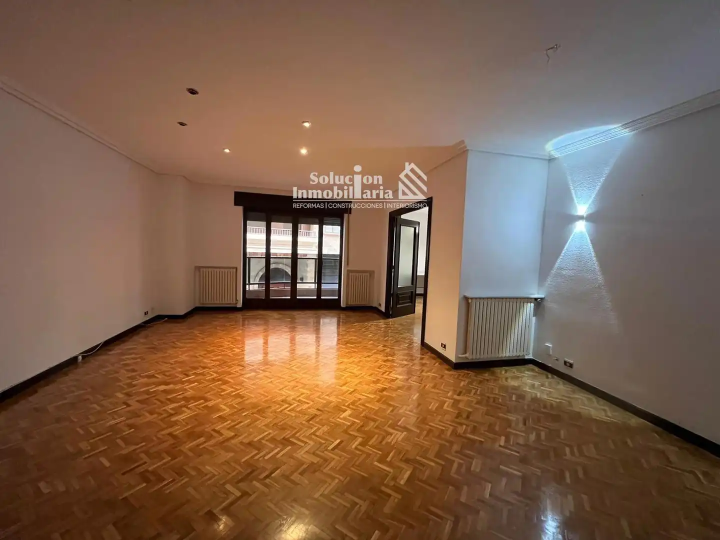 Living room of Flat for sale in Salamanca  with Heating, Terrace and Furnished