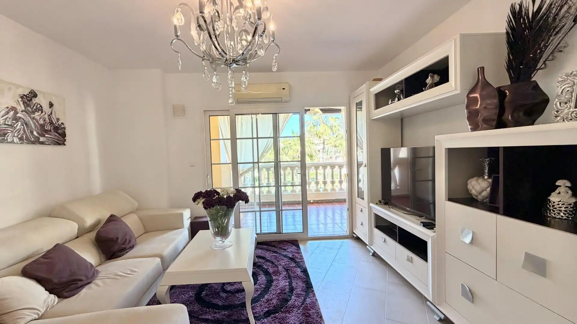 Sala de estar de Apartamento en venta en Torrevieja con Aire acondicionado, Terraza y Amueblado