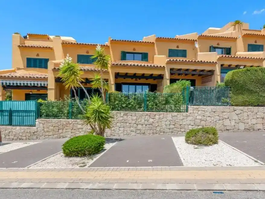 Vista exterior de Pis en venda en Finestrat amb Aire condicionat, Piscina i Balcó