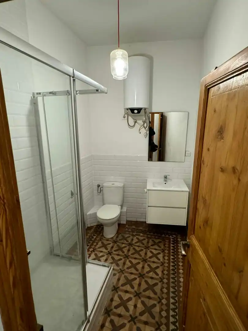 Baño de Piso para compartir en Ciutat Vella