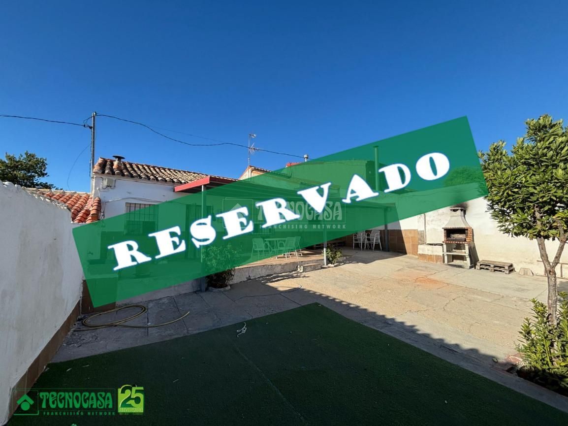 Jardí de Casa adosada en venda en La Puebla de Montalbán amb Aire condicionat i Traster