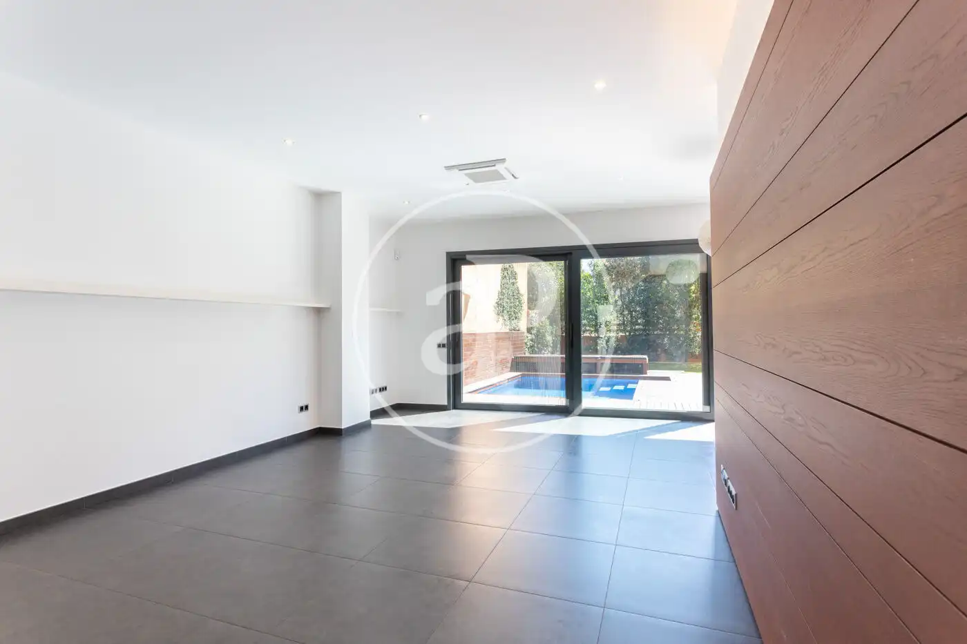 Detached homes for rent in Barcelona  with Air Conditioner, Heating and Private garden