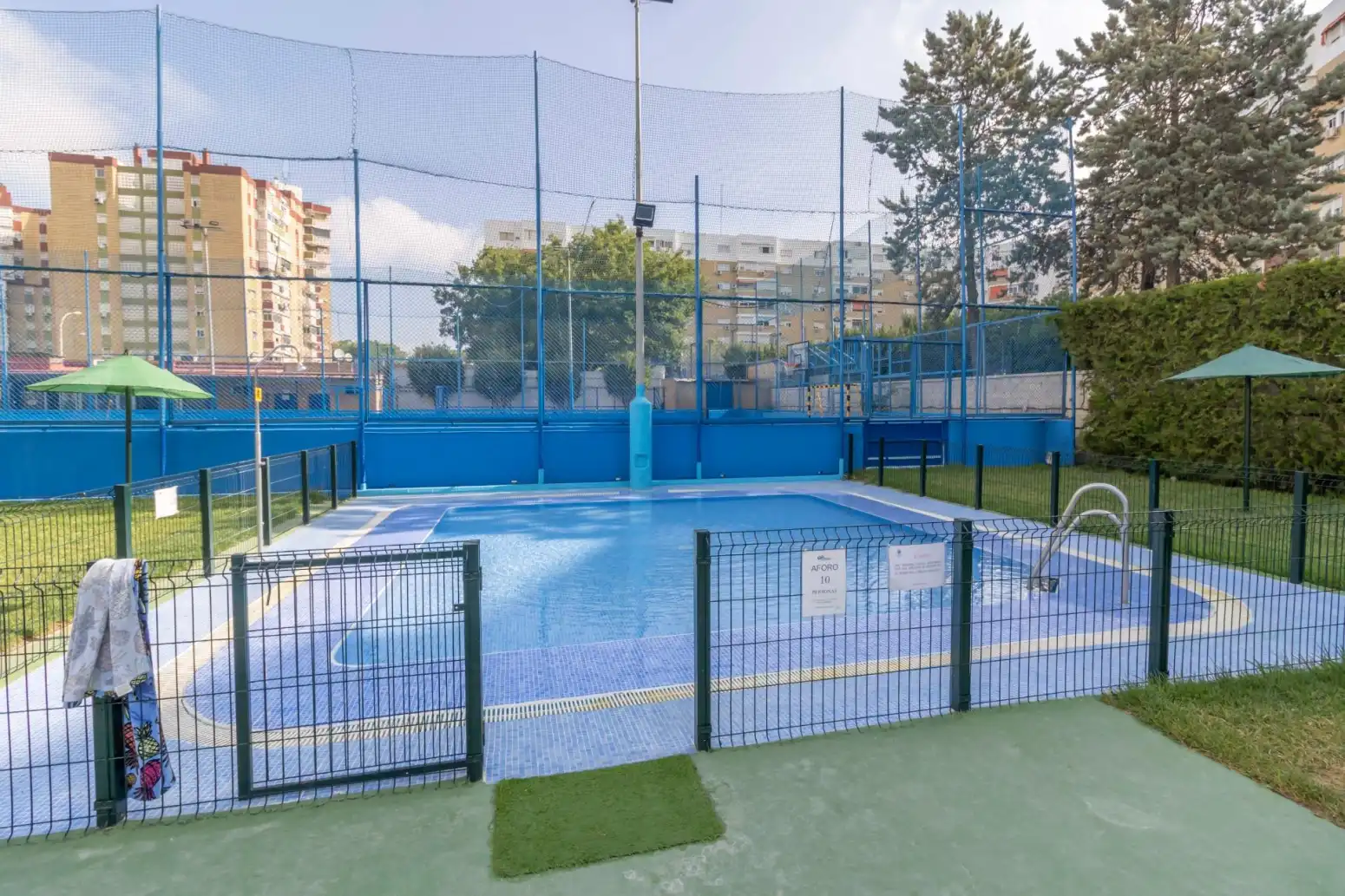 Piscina de Piso en venta en Sevilla con Aire acondicionado, Jardín privado y Piscina