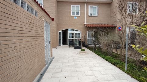 MAS QUE HIPOTECAS VENDE EN EXCLUSIVA CHALET ADOSADO EN UGENA
