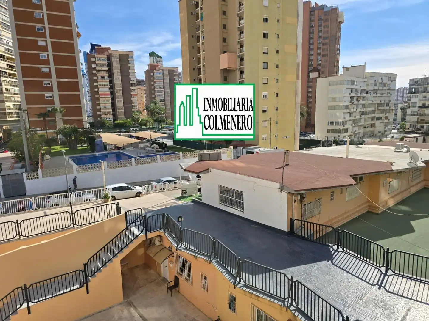Vista exterior de Estudi en venda en Benidorm amb Aire condicionat, Moblat i Piscina comunitària