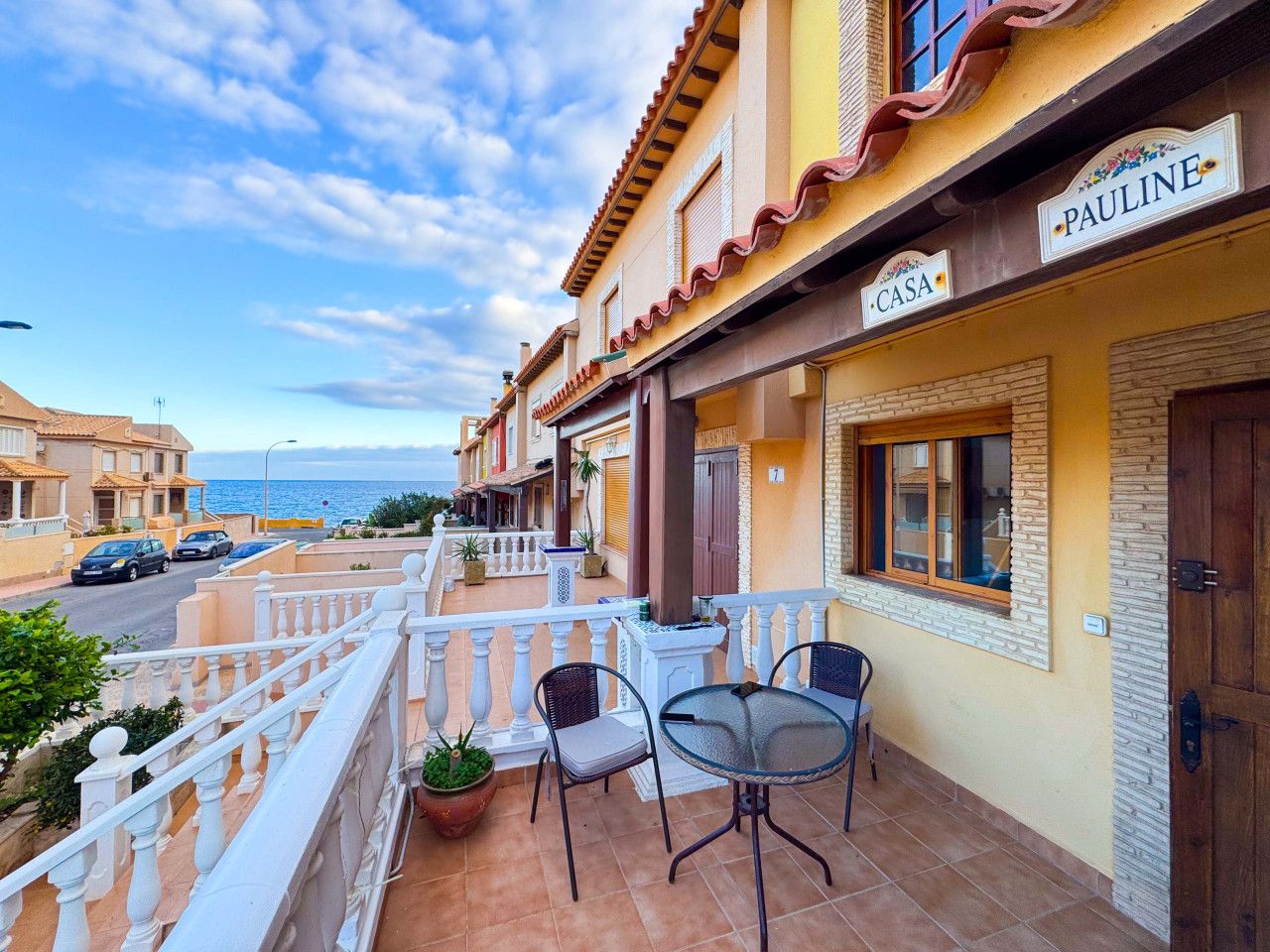 Vista exterior de Casa adosada en venda en Torrevieja amb Aire condicionat, Calefacció i Terrassa