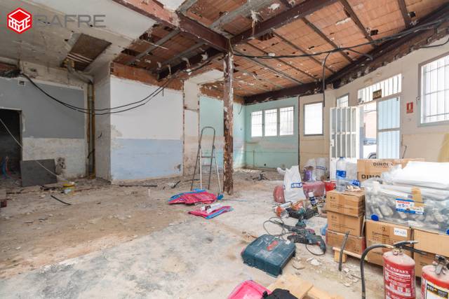 Local comercial en Alquiler en Calle Isabelita Usera en Pradolongo