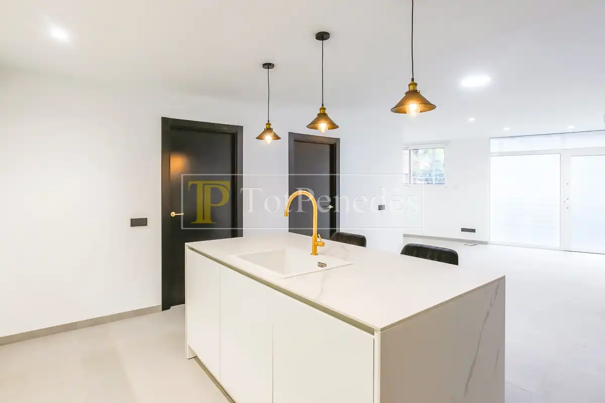 Cocina de Planta baja en venta en Vilanova i la Geltrú con Aire acondicionado y Calefacción