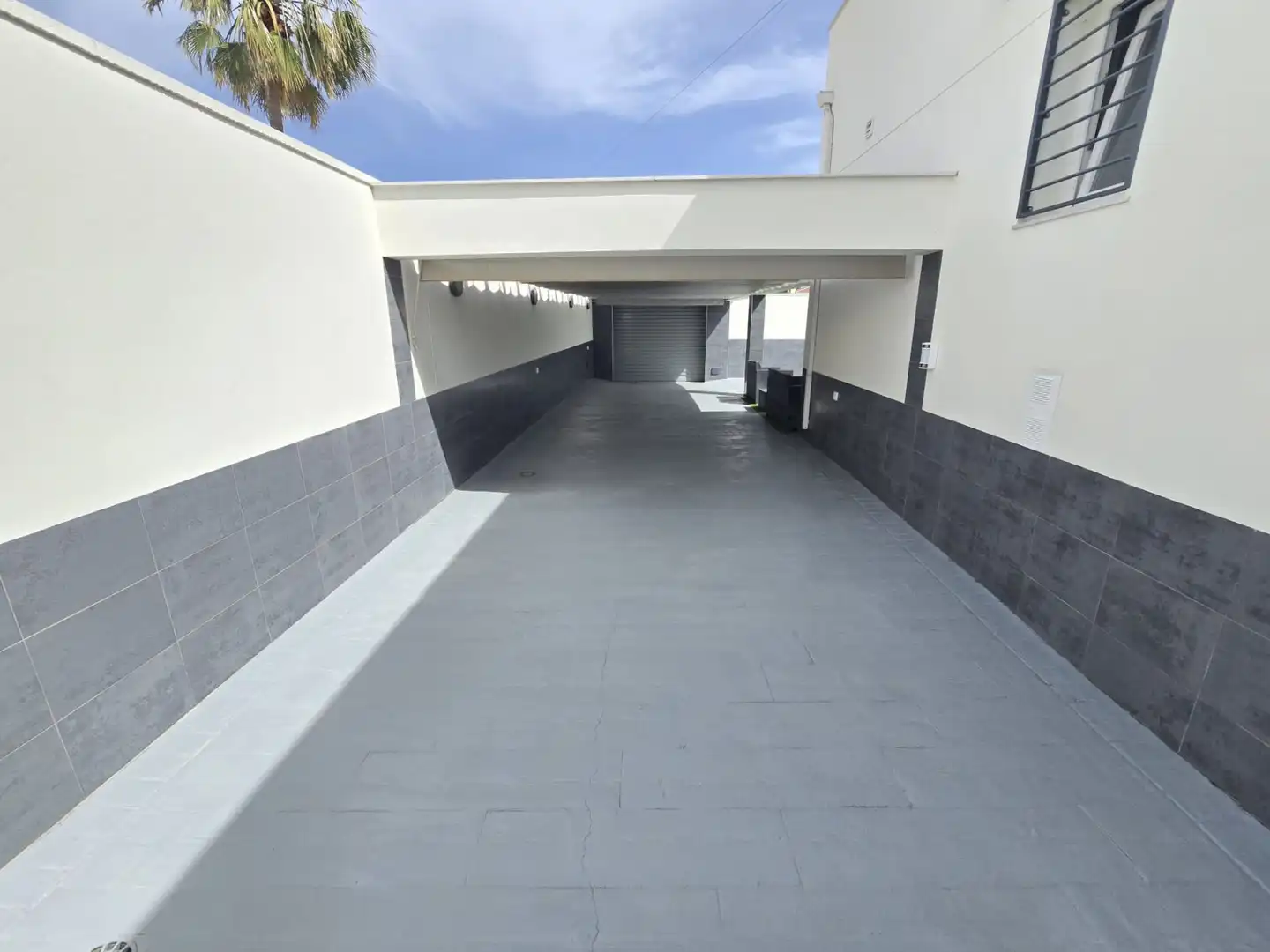 Aparcament de Casa o xalet en venda en Torrevieja amb Aire condicionat, Calefacció i Jardí privat