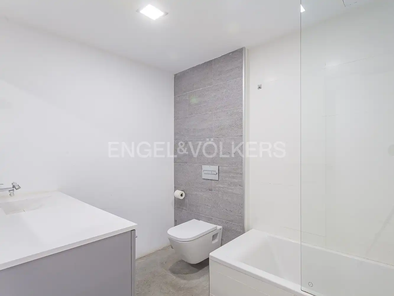 Bathroom of Houses for rent in Castelldefels  with Air Conditioner, Heating and Private garden