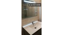 Bathroom of Flat to rent in  Madrid Capital  with Air Conditioner, Heating and Furnished