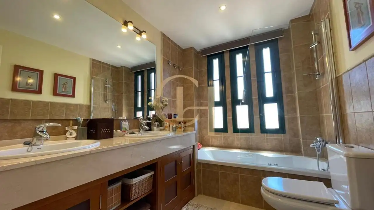 Bathroom of Flat for sale in Finestrat