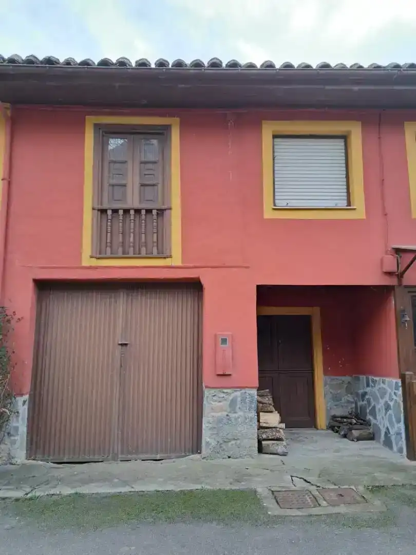 Außenansicht von Wohnung zum Verkauf in Caso mit Balkon