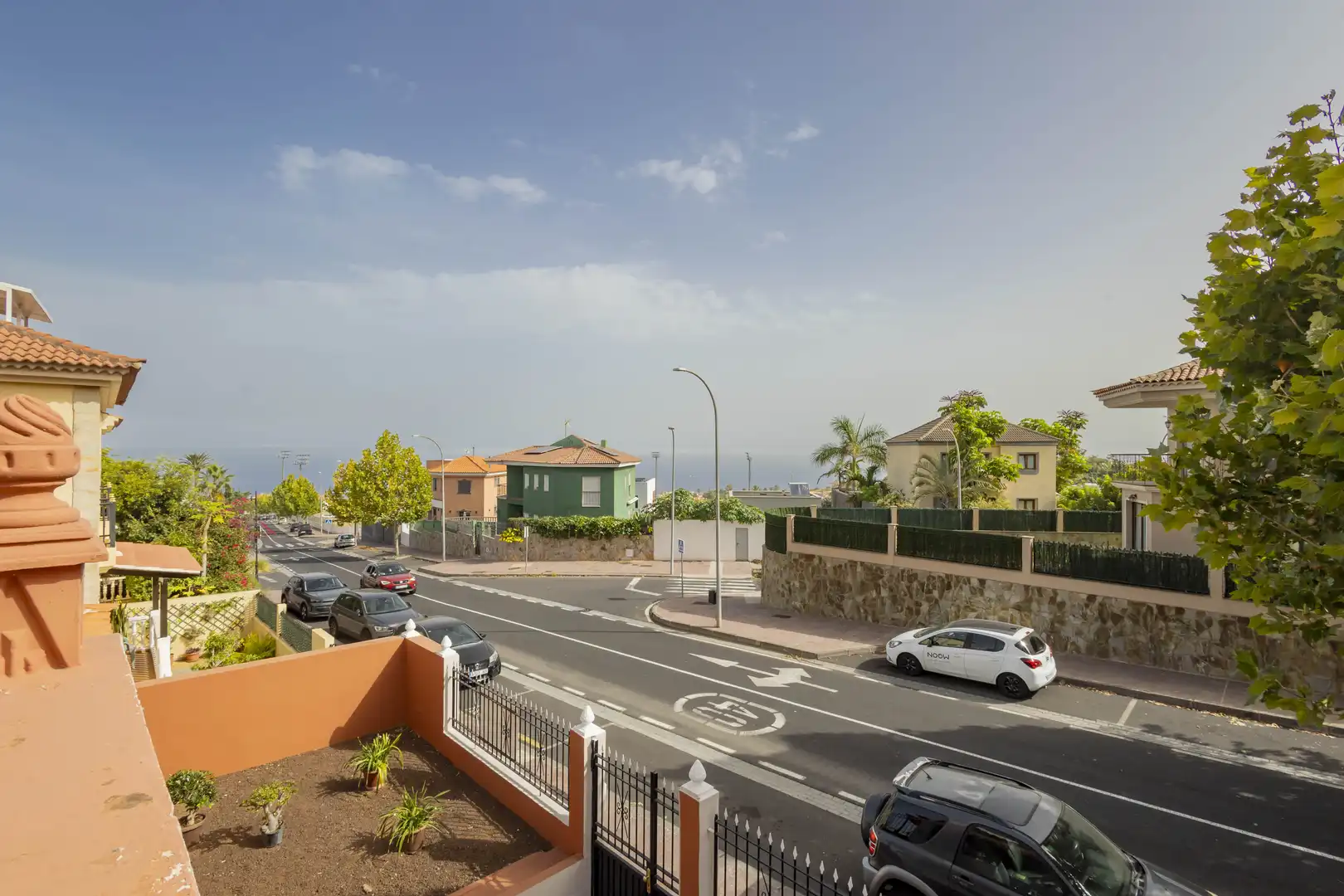 Außenansicht von Einfamilien-Reihenhaus zum Verkauf in Los Realejos mit Privatgarten, Terrasse und Abstellraum