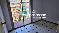 Außenansicht von Wohnung zum verkauf in  Barcelona Capital mit Balkon