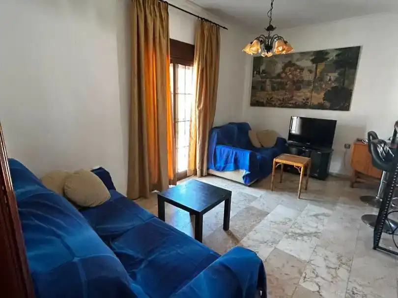 Sala d'estar de Pis en venda en Alozaina amb Moblat i Balcó