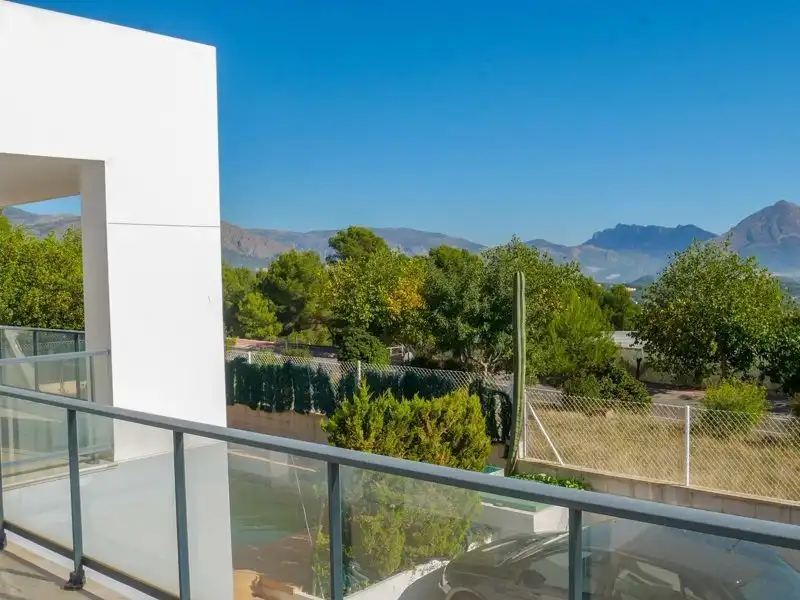 Vista exterior de Casa o xalet de lloguer en Polop amb Aire condicionat, Jardí privat i Terrassa