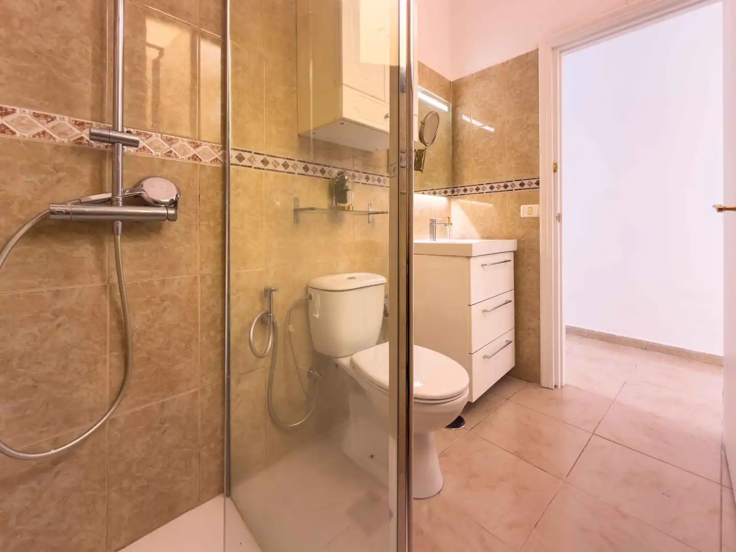 Badezimmer von Wohnung zum Verkauf in Santa Cruz de Tenerife mit Klimaanlage und Möbliert