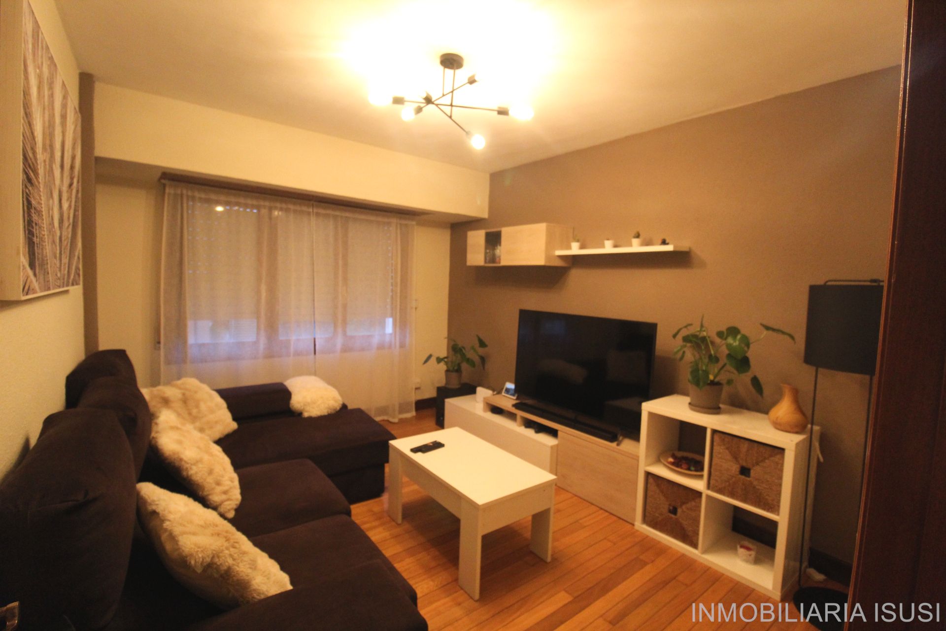 Sala d'estar de Pis en venda en Santurtzi  amb Traster i Balcó