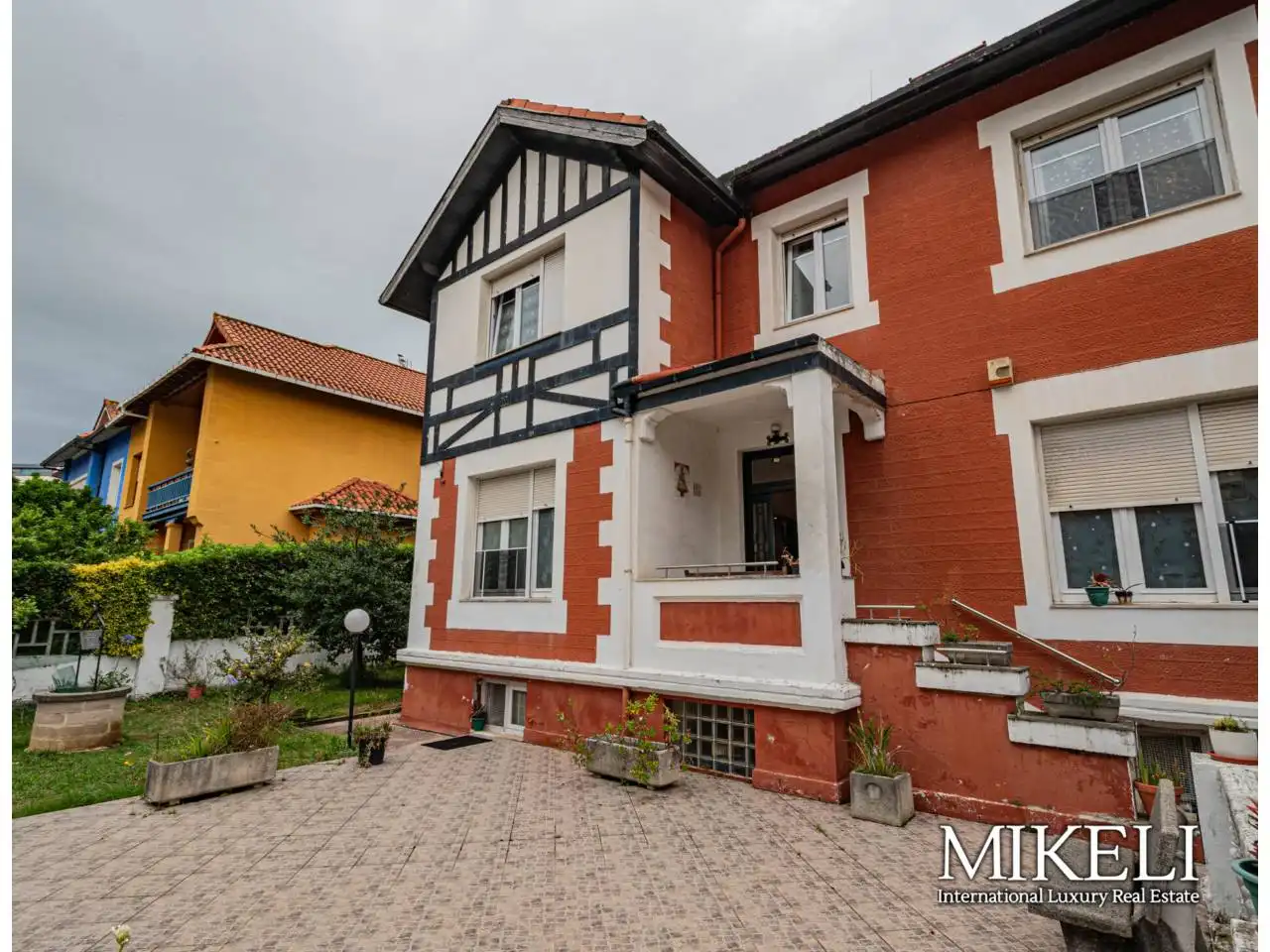 Außenansicht von Haus oder Chalet zum Verkauf in Santander mit Heizung, Privatgarten und Parkett