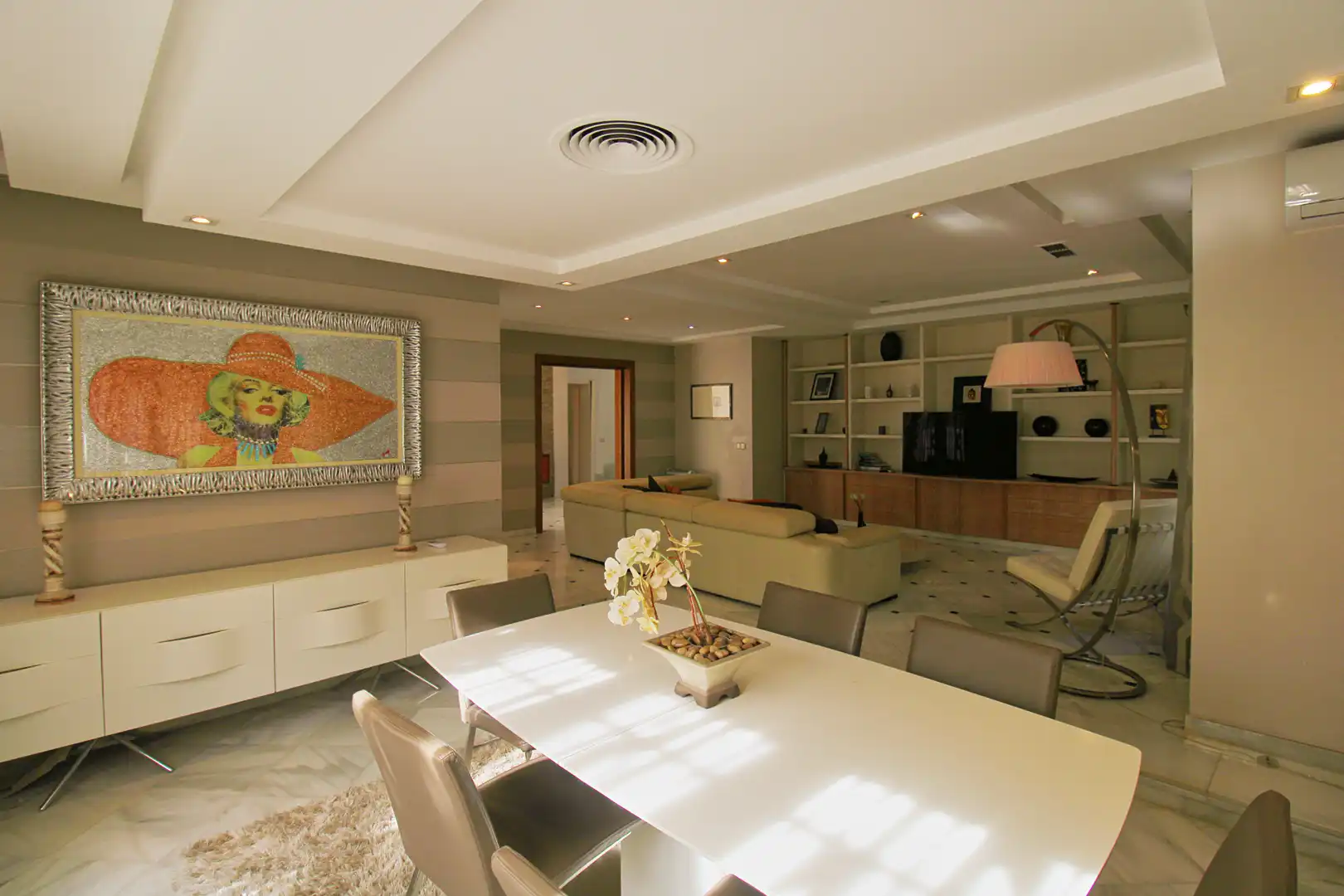 Sala d'estar de Casa o xalet en venda en Alhaurín de la Torre amb Aire condicionat, Jardí privat i Terrassa