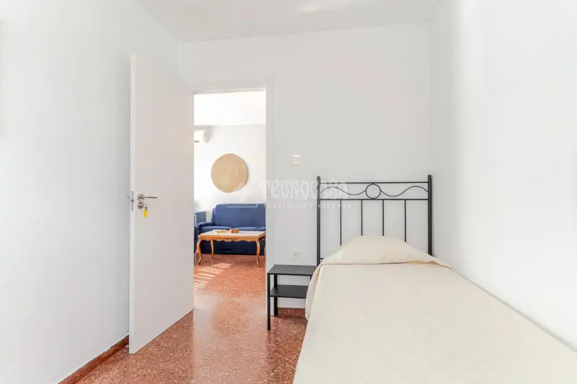 Habitación de Piso de alquiler en Granada con Aire acondicionado y Amueblado