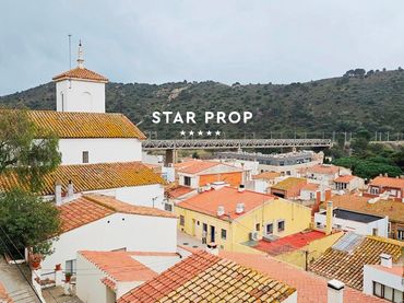 Casa amb balcó en venda a Colera