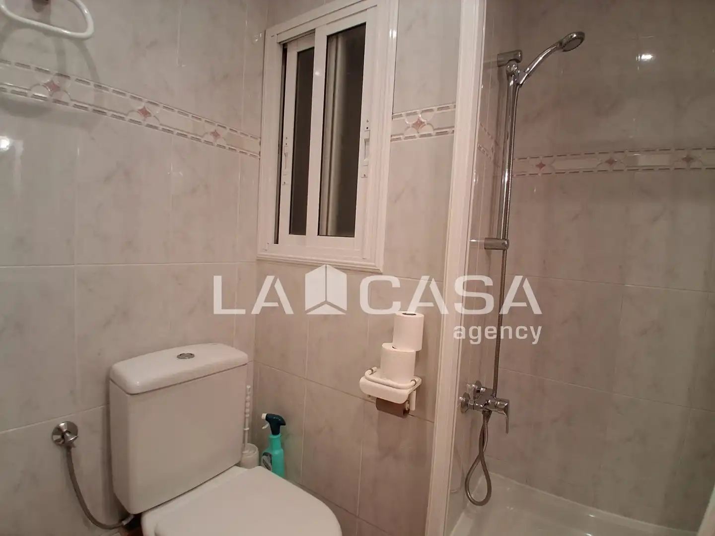 Piso en venta en Santa Coloma de Gramenet con Calefacción