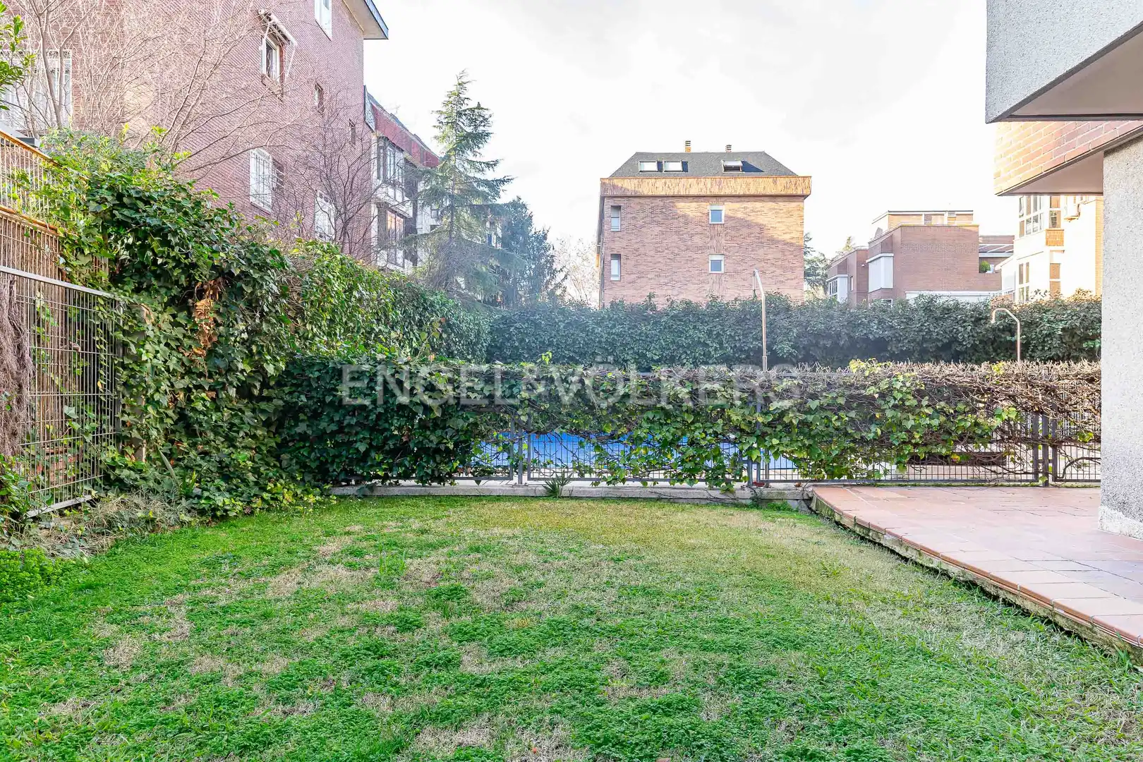 Vista exterior de Pis de lloguer en Madrid amb Aire condicionat, Calefacció i Jardí privat