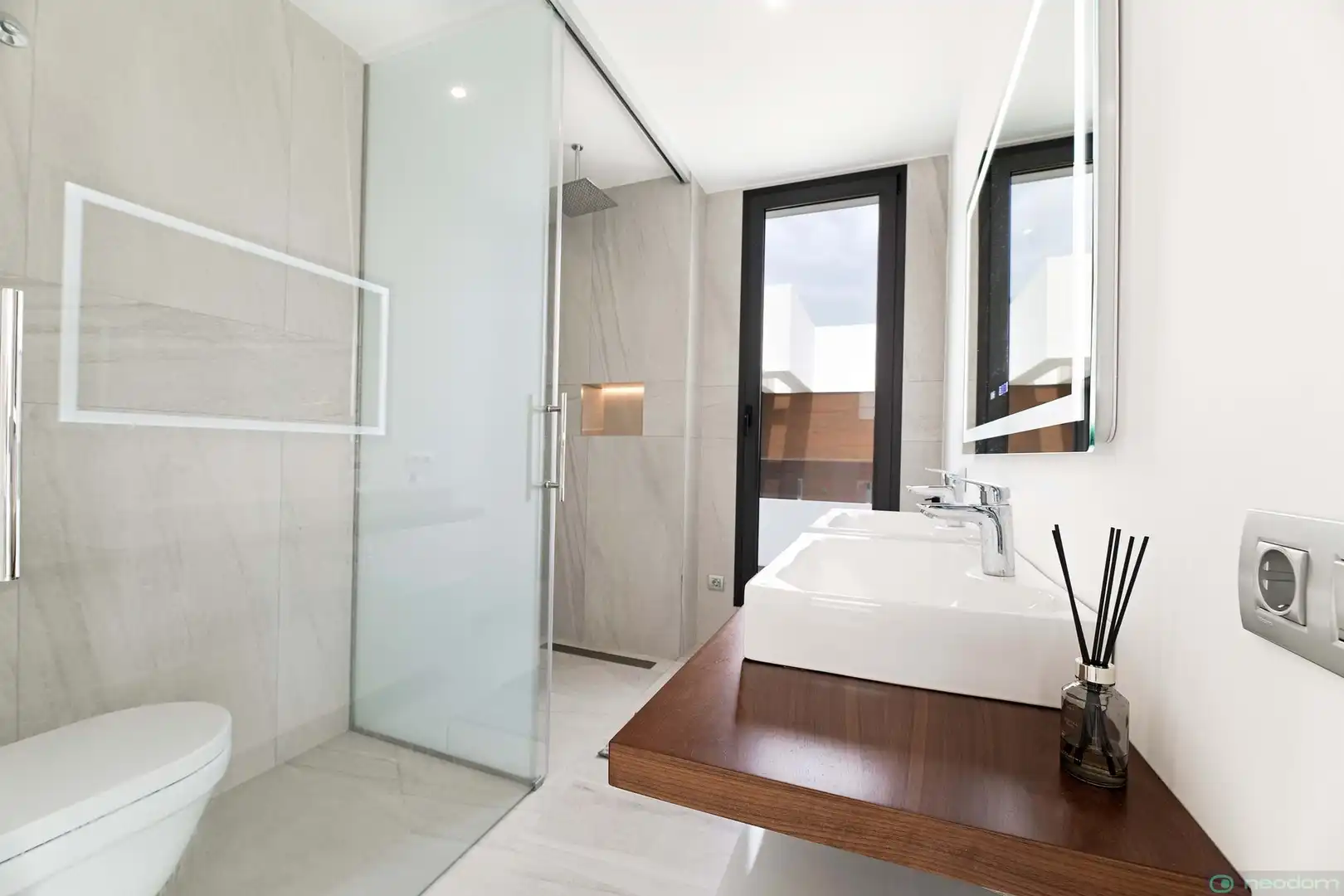 Casa amb terrassa en venda a C. Viena, imagen 35