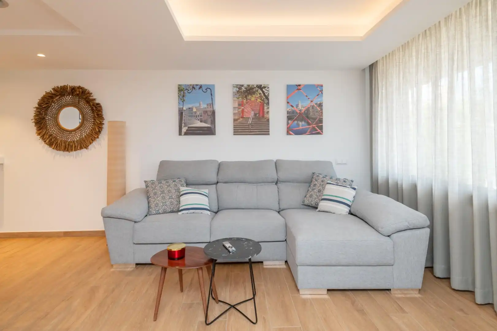 Living room of Flat for rent in Girona  with Air Conditioner, Heating and Furnished