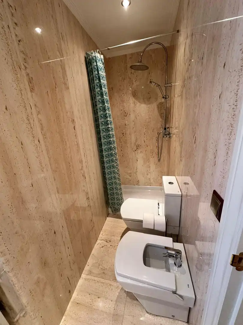 Baño de Ático de alquiler en Salamanca con Terraza y Balcón