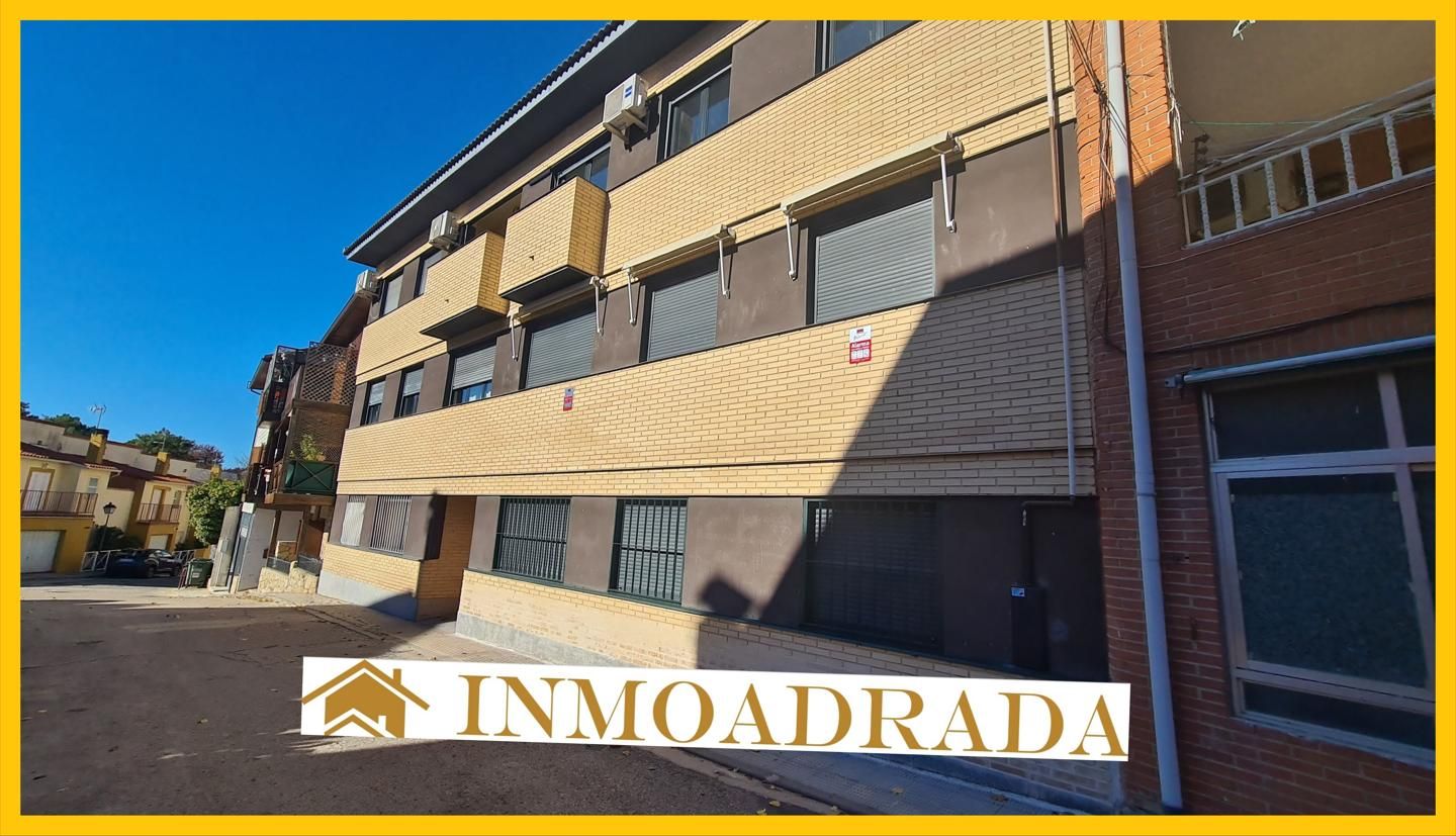 Vista exterior de Planta baixa en venda en La Adrada  amb Traster i Piscina comunitària