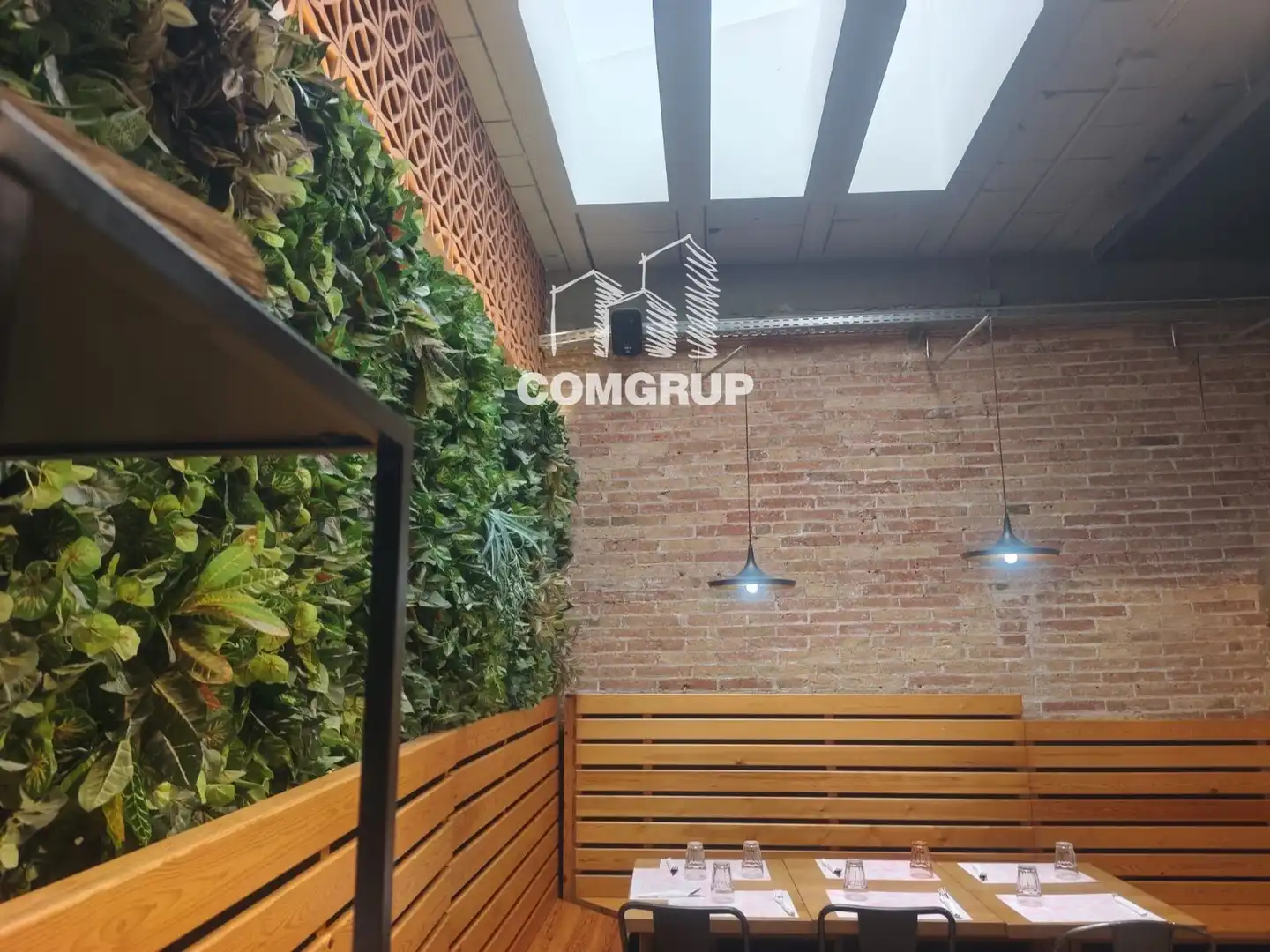 Terrassa de Local en traspas en Santa Coloma de Gramenet amb Aire condicionat, Moblat i Internet
