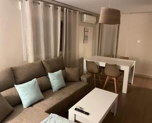 Living room of Flat to rent in  Granada Capital  with Air Conditioner, Heating and Furnished