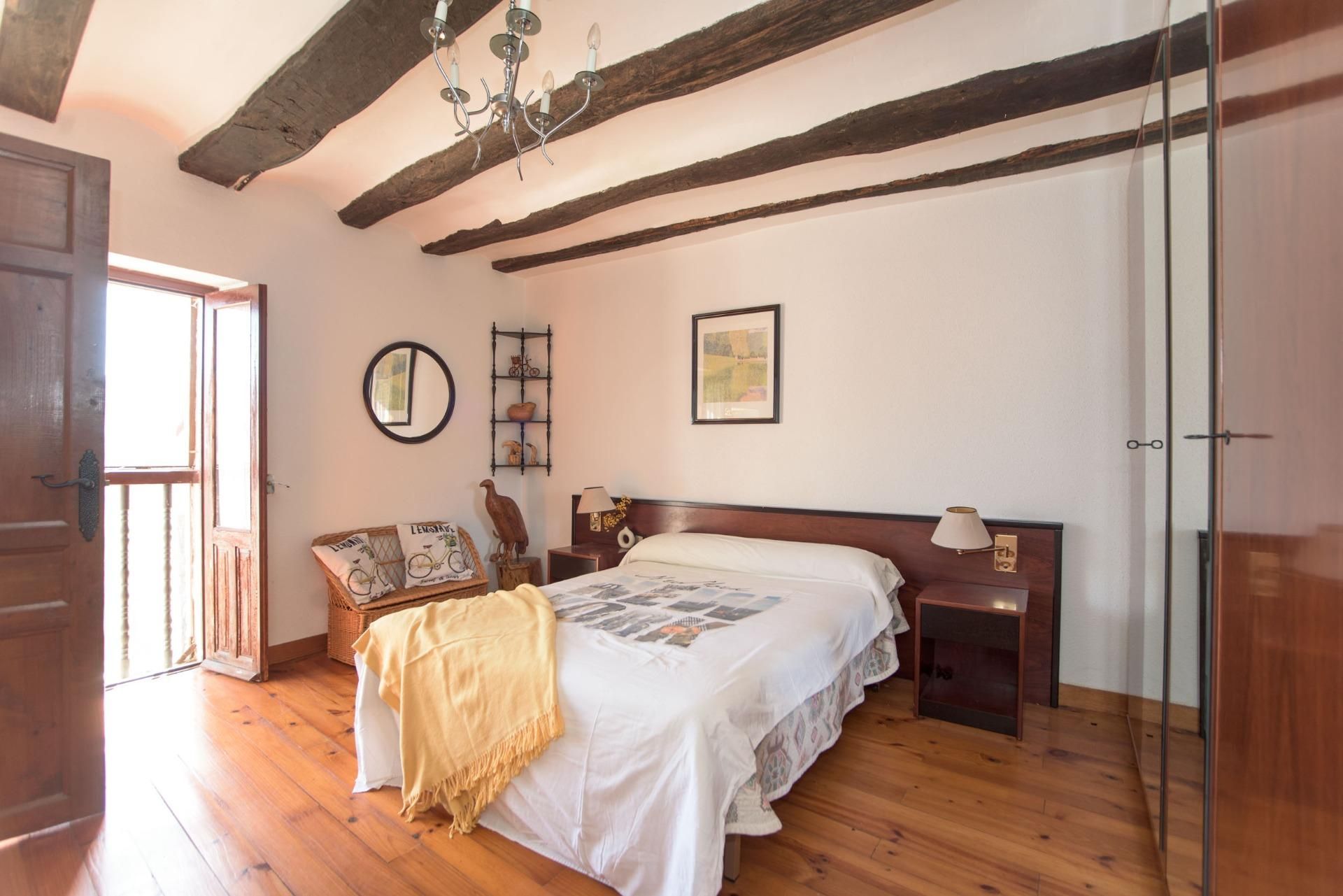 Bedroom of House or chalet for sale in Salinas de Oro / Jaitz  with Heating