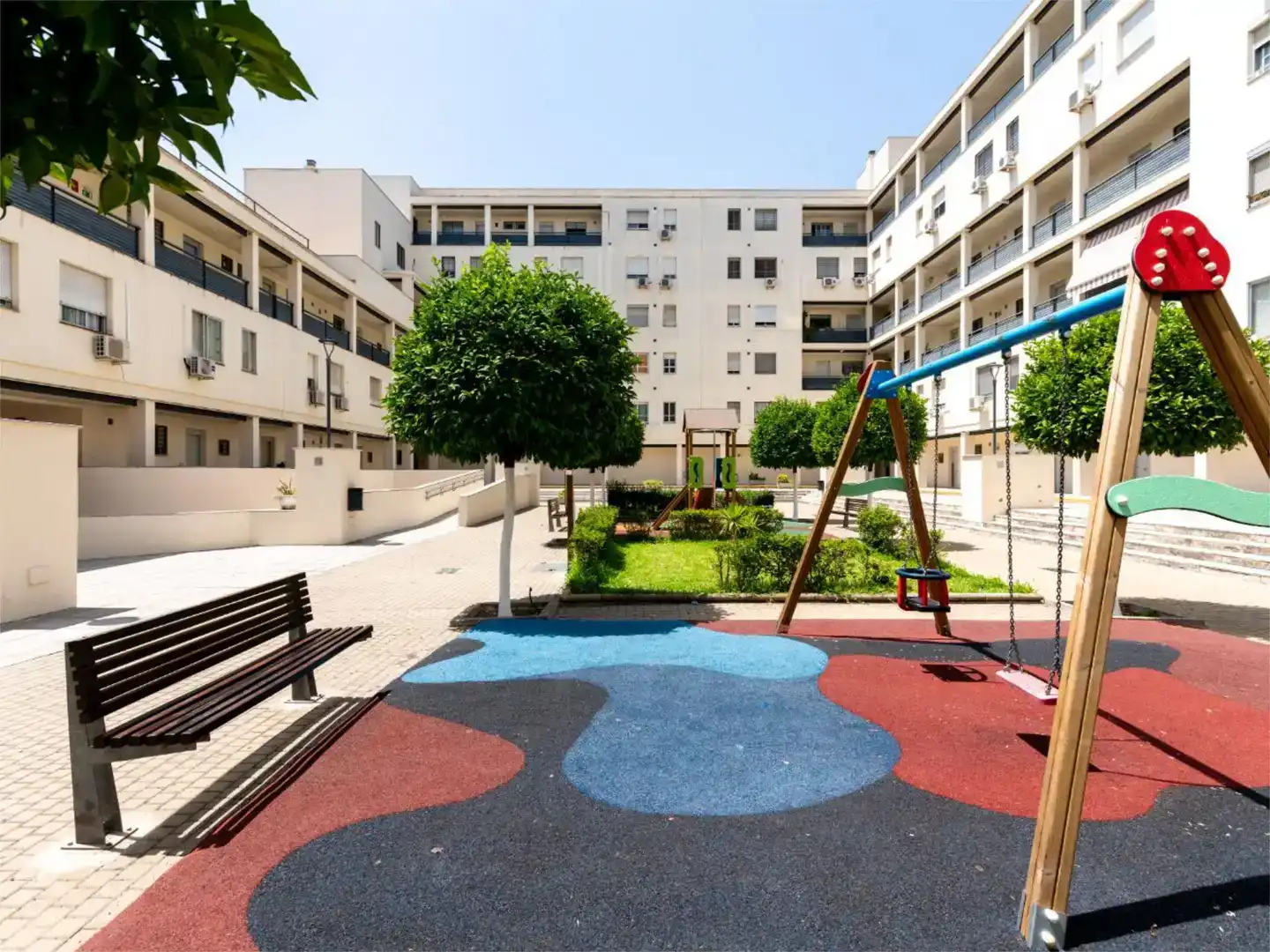 Vista exterior de Piso para compartir en Sevilla con Aire acondicionado, Jardín privado y Amueblado