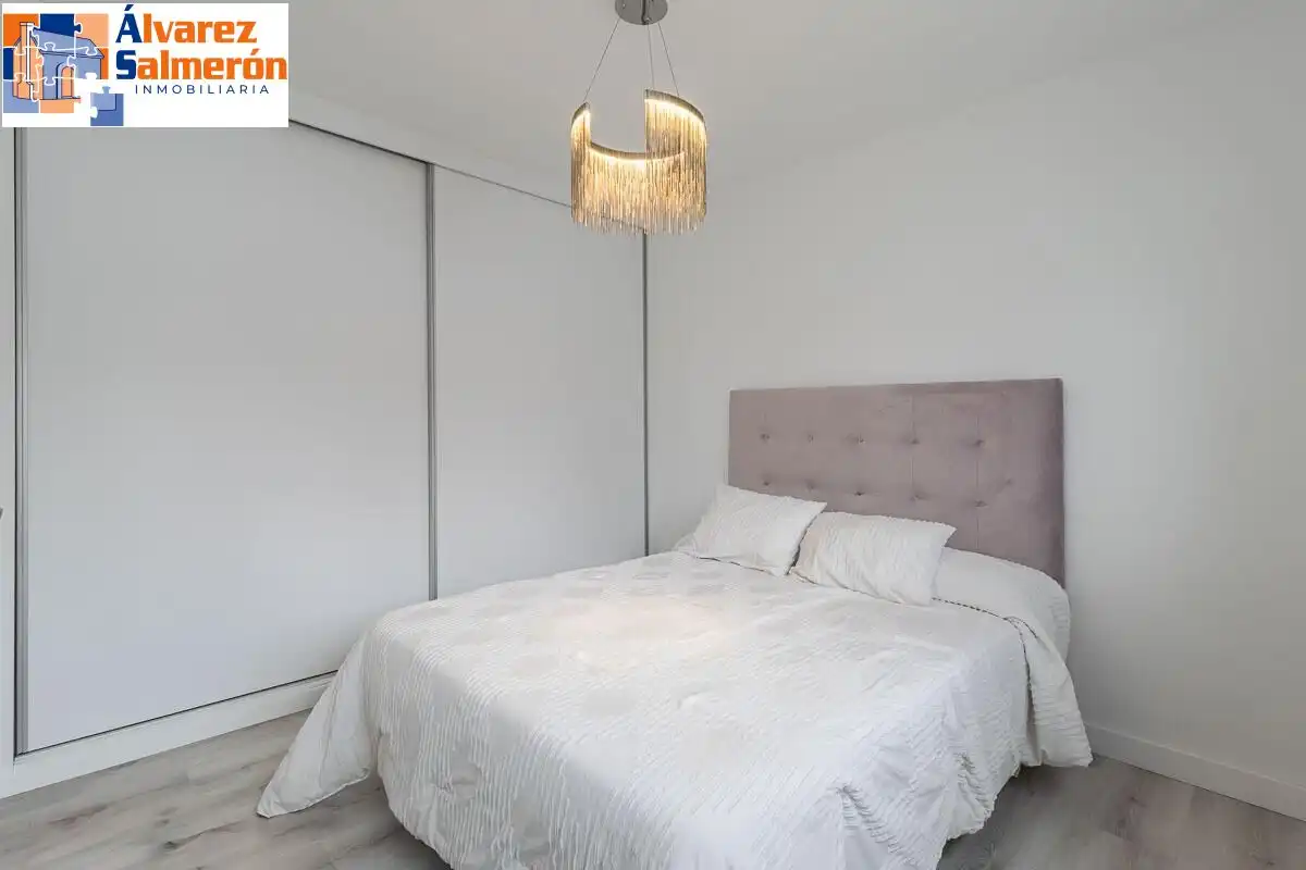 Dormitori de Casa adosada en venda en Albolote amb Jardí privat, Piscina i Alarma